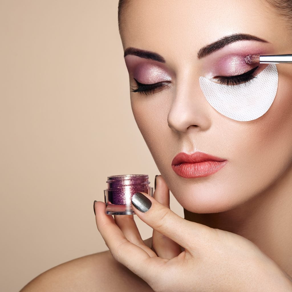 makeup artist applies eye shadow 2023 11 27 05 07 50 utc